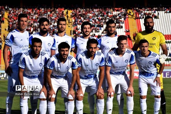 دیدار تیم‌هاى فوتبال تراکتور و گل گوهر سیرجان