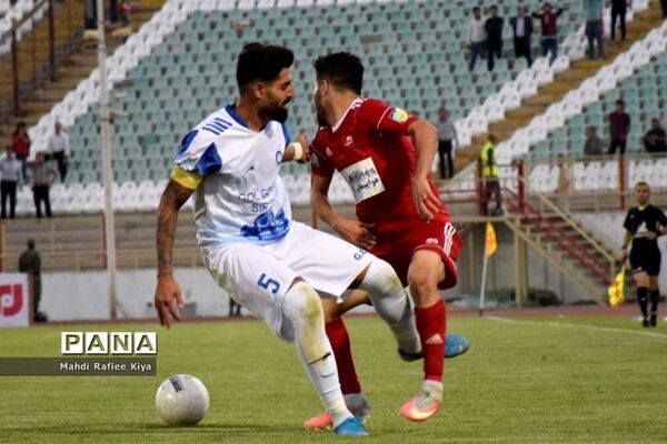 دیدار تیم‌هاى فوتبال تراکتور و گل گوهر سیرجان