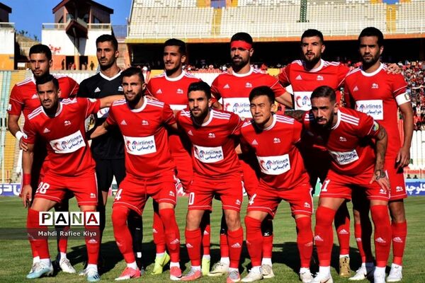 دیدار تیم‌هاى فوتبال تراکتور و گل گوهر سیرجان