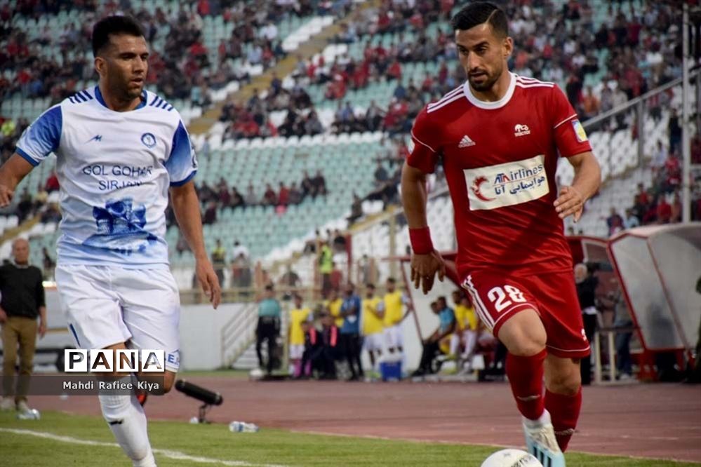 دیدار تیم‌هاى فوتبال تراکتور و گل گوهر سیرجان