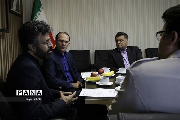 اولین شورای سیاست‌گذاری کمیته امداد امام خمینی(ره) و سازمان دانش‌آموزی