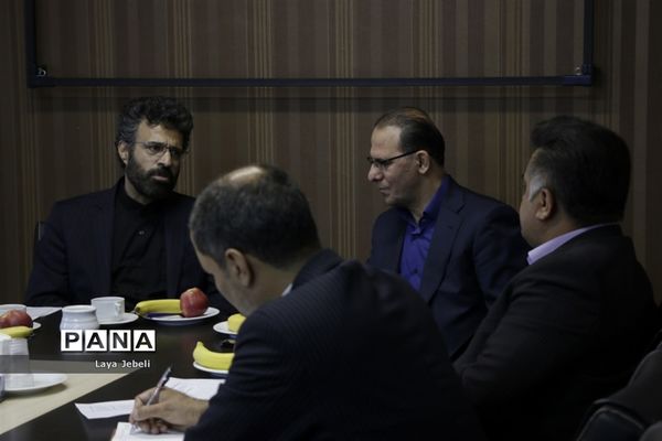 اولین شورای سیاست‌گذاری کمیته امداد امام خمینی(ره) و سازمان دانش‌آموزی