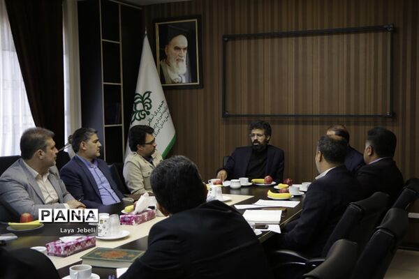 اولین شورای سیاست‌گذاری کمیته امداد امام خمینی(ره) و سازمان دانش‌آموزی