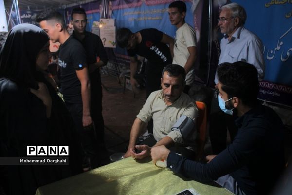 نمایشگاه هفته دفاع مقدس در قم