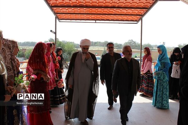 نمایشگاه هفته دفاع مقدس در آموزشگاه حضرت خدیجه(س) اسلامشهر