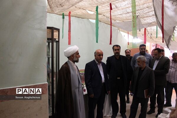 نمایشگاه هفته دفاع مقدس در آموزشگاه حضرت خدیجه(س) اسلامشهر