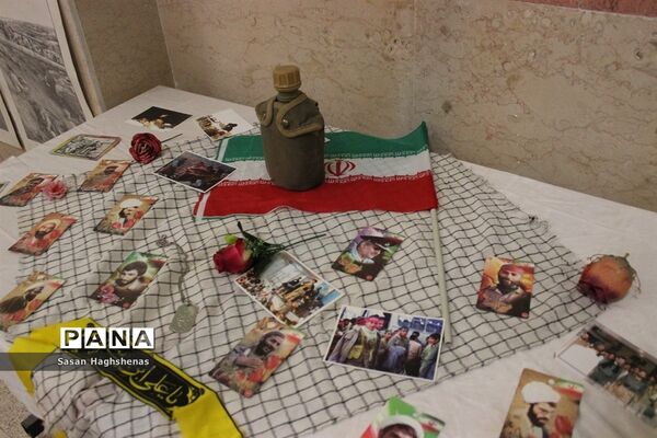 نمایشگاه هفته دفاع مقدس در آموزشگاه حضرت خدیجه(س) اسلامشهر