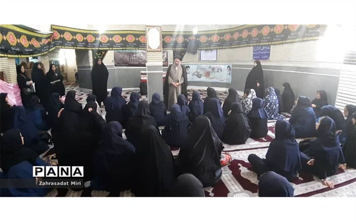 برگزاری نمازجماعت  دانش آموزان دبیرستان حدیث کسا شهرری