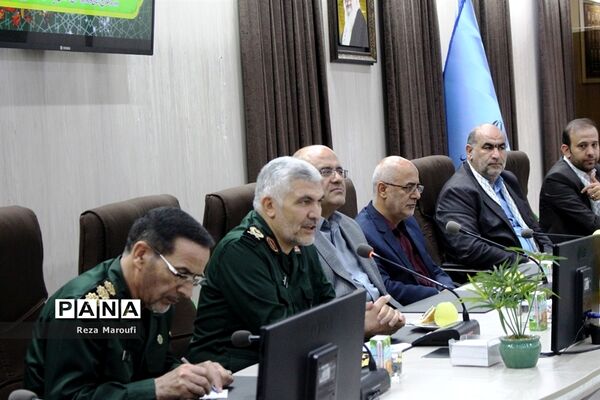 مراسم تجلیل از همکاران فرهنگی رزمنده ، جانباز، ایثارگر و خانواده‌های شهدا به‌مناسبت هفته دفاع مقدس