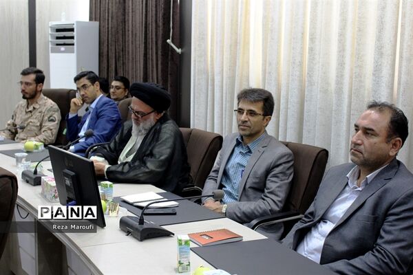 مراسم تجلیل از همکاران فرهنگی رزمنده ، جانباز، ایثارگر و خانواده‌های شهدا به‌مناسبت هفته دفاع مقدس
