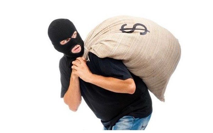 نماینده مجلسی که این همه ارز در خانه نگهداری می‌کند، مجرم نیست؟