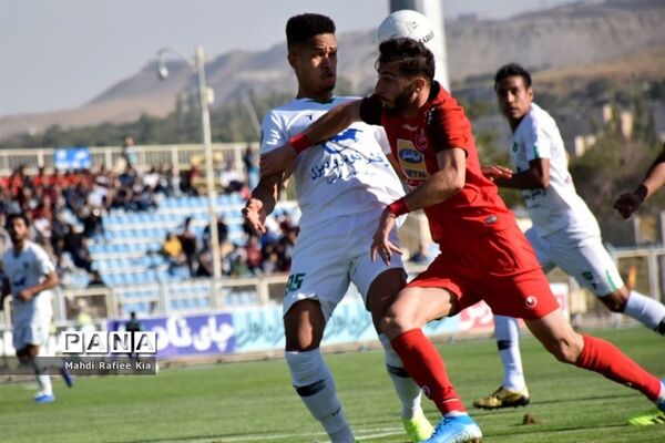 دیدار تیم‌های فوتبال ماشین سازی تبریز و پرسپولیس