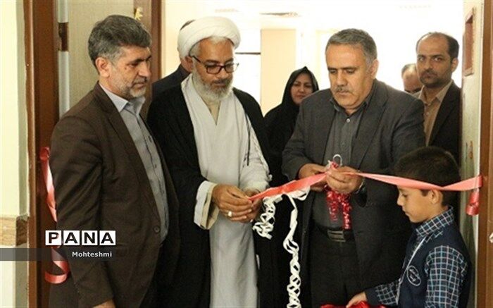 بیش از 200 امام جماعت روحانی و هزار و 100 همکار فرهنگی نماز جماعت را در مدارس استان برپا می کنند