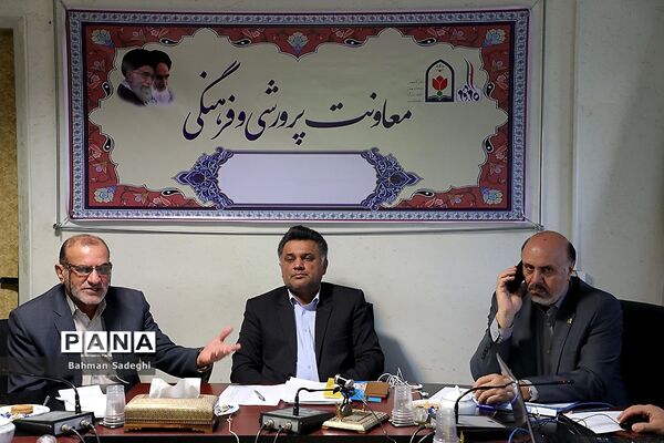 ویدئو کنفرانس  مدیران  ستادی و استانی سازمان دانش‌آموزی