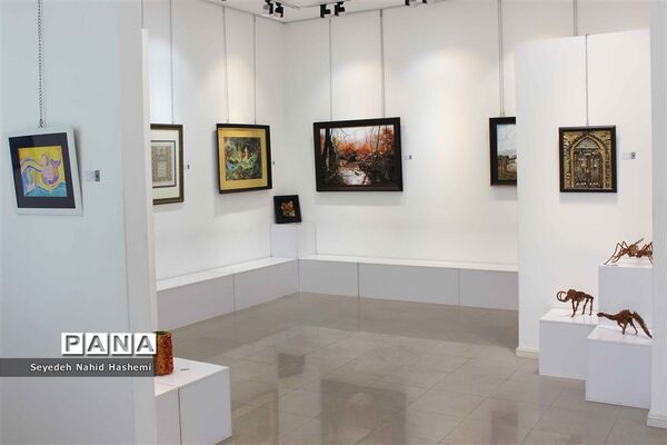 برگزاری نمایشگاه هنرهای تجسمی فرهنگیان و دانش‌آموزان ناشنوای فارس در نگارخانه ایمان و اندیشه