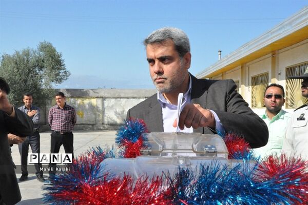 زنگ جشن عاطفه‌ها در مدرسه شهید بخشنده خلیل‌شهر