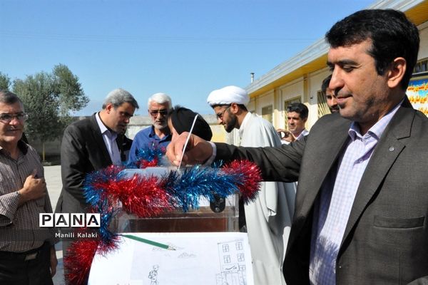 زنگ جشن عاطفه‌ها در مدرسه شهید بخشنده خلیل‌شهر