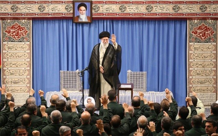 رهبر انقلاب: ایران تا رسیدن به نتیجه مطلوب به کاهش تعهدات هسته‌ای ادامه خواهد داد