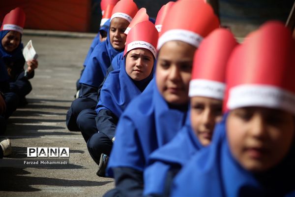 نواختن زنگ جشن عاطفه‌ها در چهاردانگه