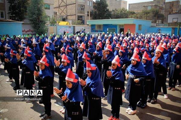 نواختن زنگ جشن عاطفه‌ها در چهاردانگه