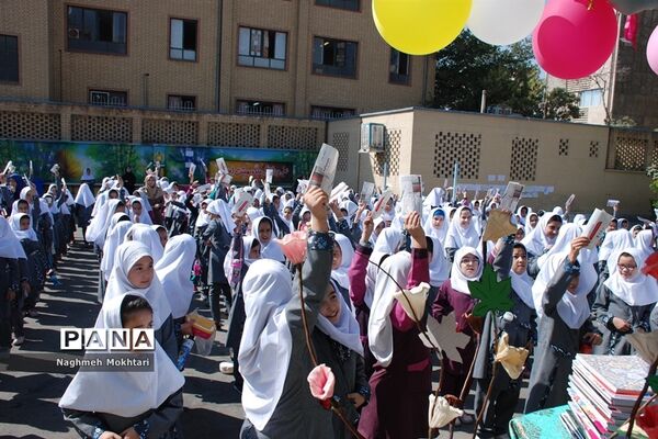برگزاری آیین مهرعاطفه‌ها در مدارس ناحیه یک ری