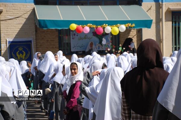 برگزاری آیین مهرعاطفه‌ها در مدارس ناحیه یک ری