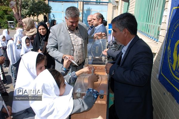 برگزاری آیین مهرعاطفه‌ها در مدارس ناحیه یک ری