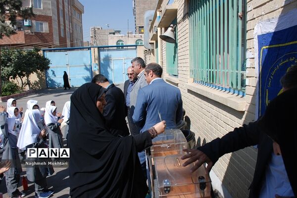 برگزاری آیین مهرعاطفه‌ها در مدارس ناحیه یک ری