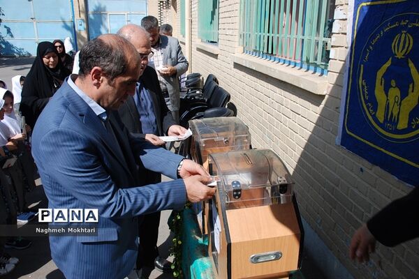 برگزاری آیین مهرعاطفه‌ها در مدارس ناحیه یک ری
