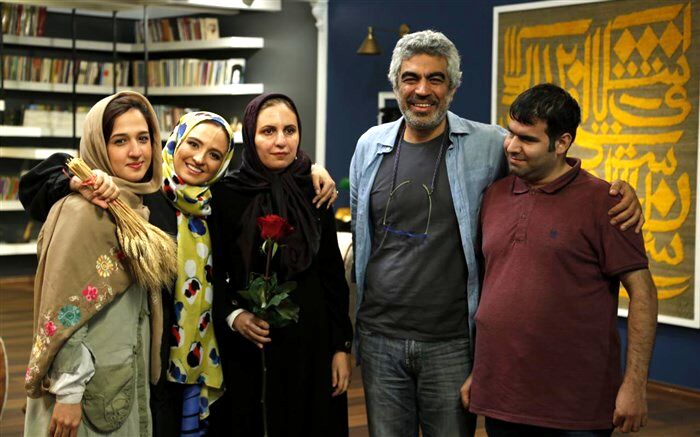 گلاره عباسی میزبان اعضای سوینا در «کتاب باز»