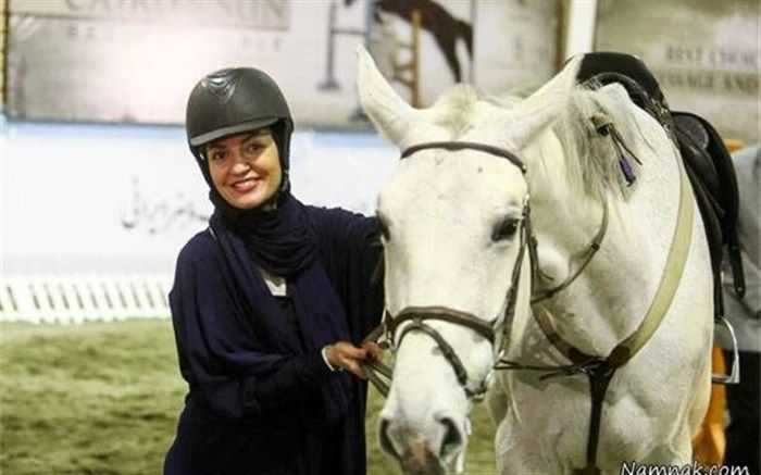 از دعوا با سحر قریشی تا مادر مجرد شدن؛ مروری بر حاشیه‌های توئیتری مهناز افشار