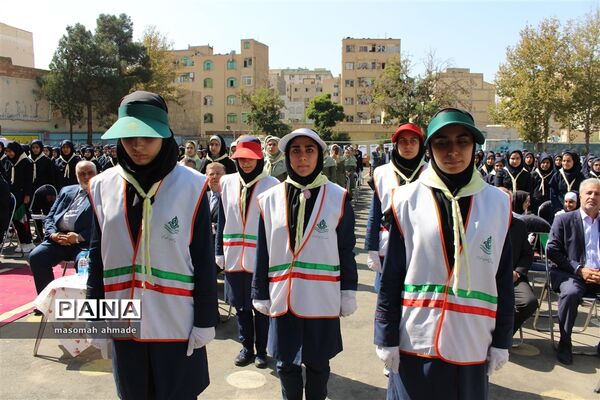 مراسم متمرکز استانی پویش عاطفه‌ها در مدرسه دخترانه اکبریه حصارک کرج