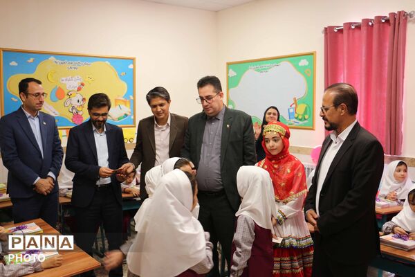 جشن شکوفه‌ها در بجنورد با نواخته‌شدن زنگ مهر و آغاز سال تحصیلی کلاس اولی‌ها