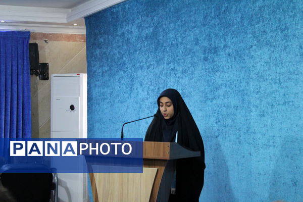 دیدار مربیان و اعضای منتخب سازمان دانش‌آموزی سمنان با نماینده ولی‌فقیه در استان 