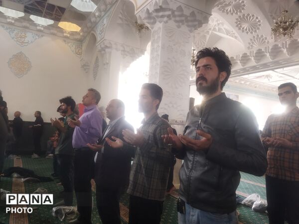نماز عبادی سیاسی جمعه در امامزاده سید حمزه کاشمر 