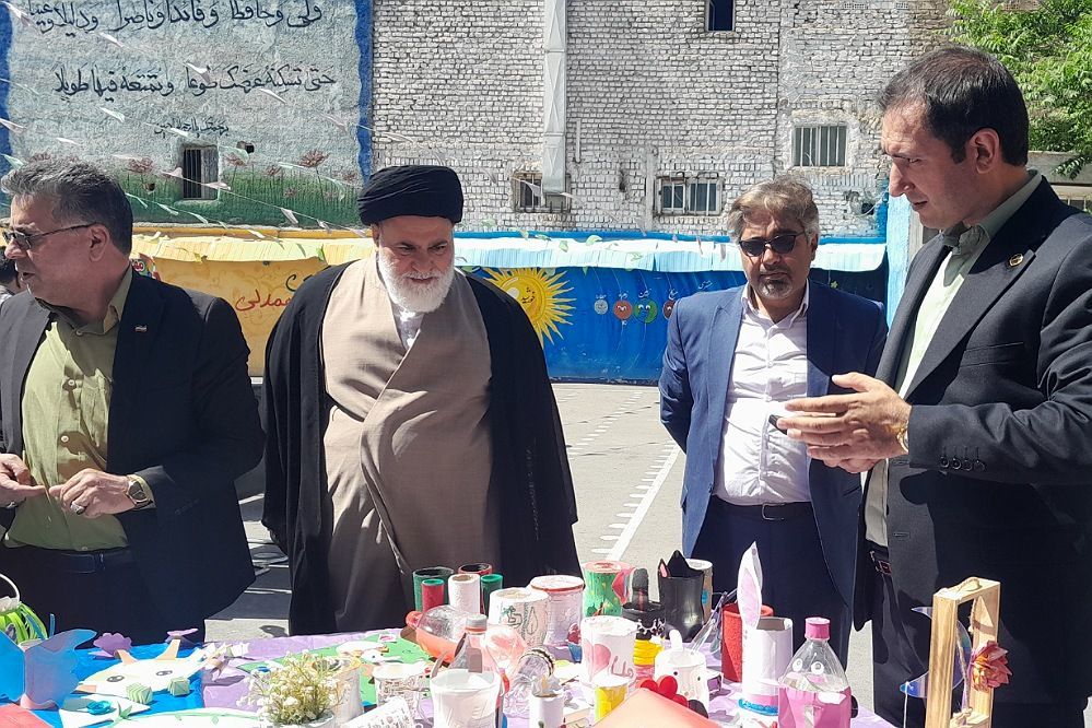 مراسم روز زمین پاک در دبستان دخترانه معراج ناحیه۲ بهارستان