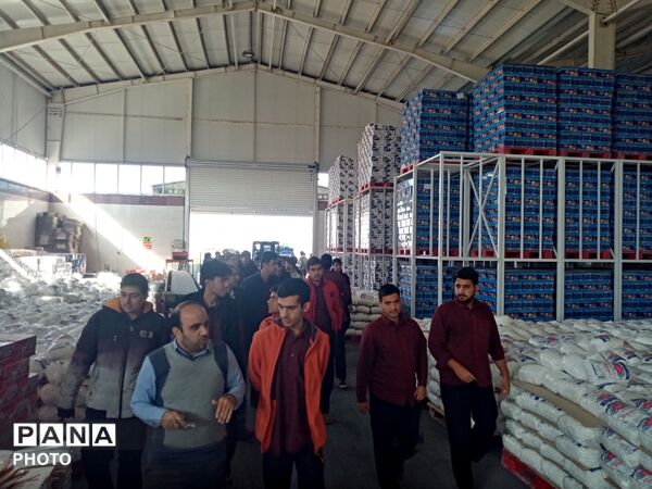 بازدید دانش آموزان دبیرستان نمونه آیت‌الله خامنه‌ای از شهرک صنعتی کاشمر