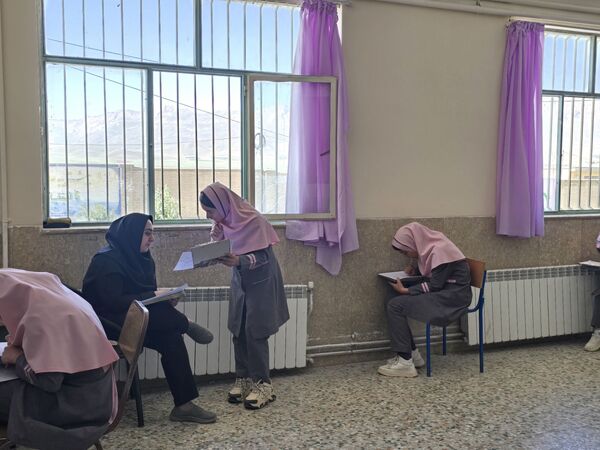 ششمی‌های دبستان کوثر حیدری در تکاپو امتحانات