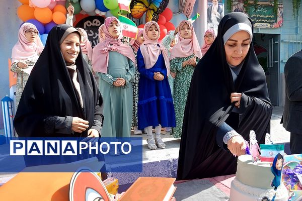 آغاز فصل نو آموزش با حضور شکوفه‌های کلای اولی در کهریزک 