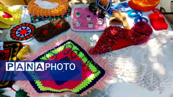 بازارچه دانش‌آموزی در مدرسه بنت‌الهدی یاسوج به‌مناسبت هفته مشاغل