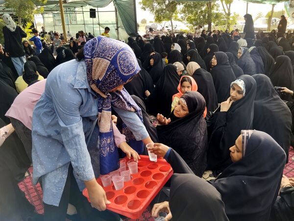 محفل نورانی دعای عرفه در گلزار شهدای شهرک طرق 