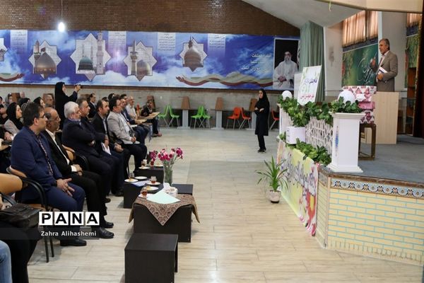 مراسم انتخابات انجمن اولیا و مربیان در مدرسه آیین روشن