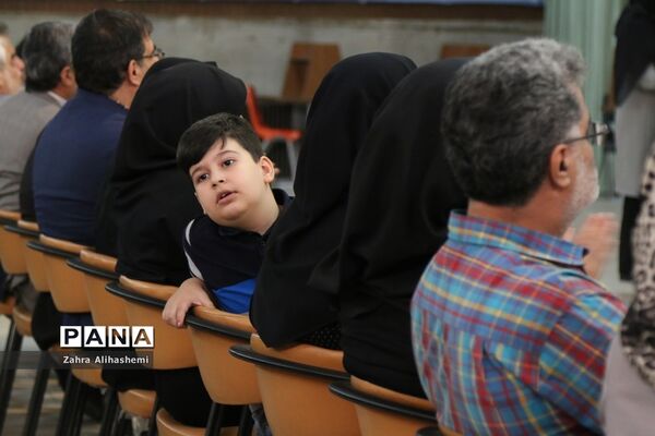 مراسم انتخابات انجمن اولیا و مربیان در مدرسه آیین روشن