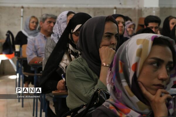 مراسم انتخابات انجمن اولیا و مربیان در مدرسه آیین روشن