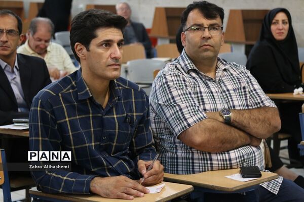 مراسم انتخابات انجمن اولیا و مربیان در مدرسه آیین روشن