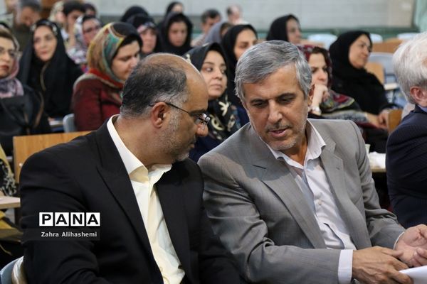 مراسم انتخابات انجمن اولیا و مربیان در مدرسه آیین روشن