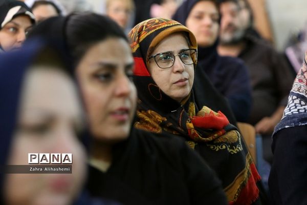 مراسم انتخابات انجمن اولیا و مربیان در مدرسه آیین روشن