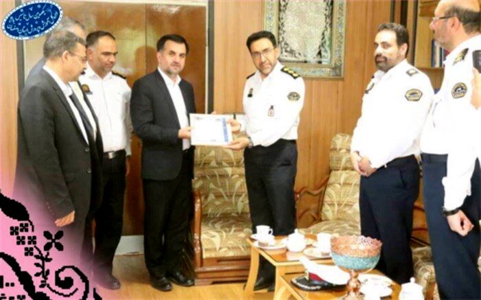 تقدیر فرمانده انتظامی اصفهان از اداره کل آموزش و پرورش استان