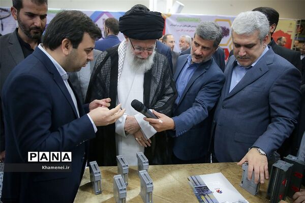بازدید رهبر انقلاب اسلامی از نمایشگاه شرکت‌های دانش‌بنیان و فناوری‌های برتر