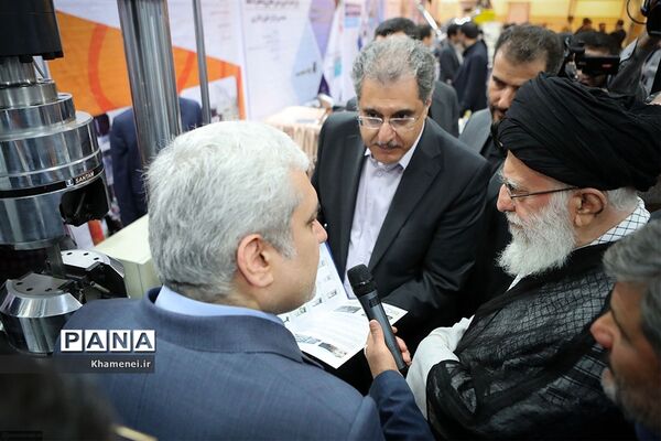 بازدید رهبر انقلاب اسلامی از نمایشگاه شرکت‌های دانش‌بنیان و فناوری‌های برتر